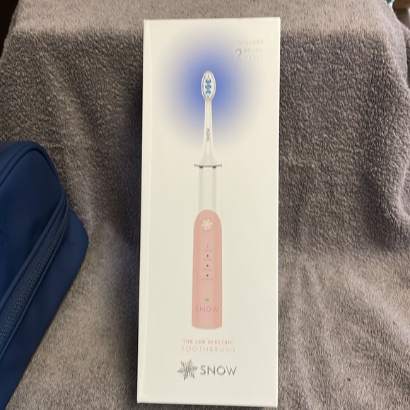 Snow Electric Toothbrush Set with Accessories - Picture 9 of 10
